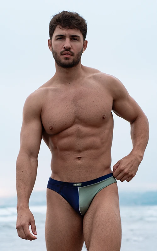 Pump_underwear_beach_bum_water_thongs_lifestyle_photo.webp