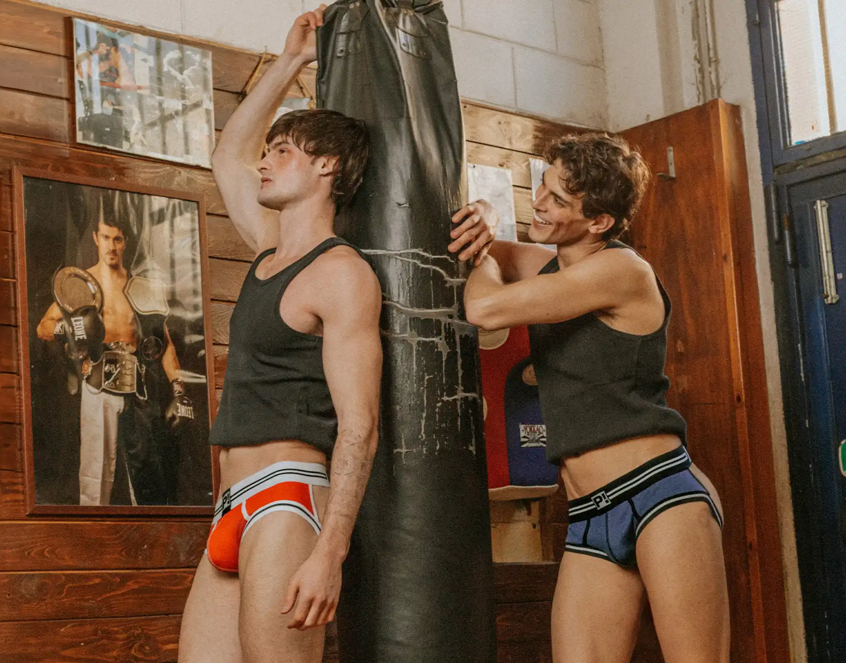 Round2 Red Backless Trunk - Image 11